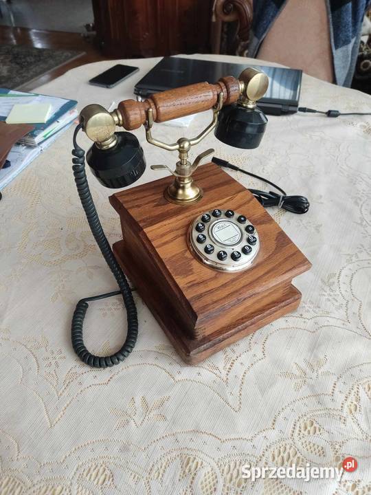 retro telefon z drewna