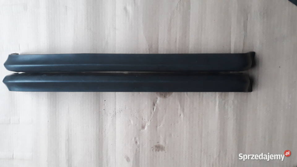 Mercedes W123 Listwy pod tylne lampy wielkopolskie Bukownica