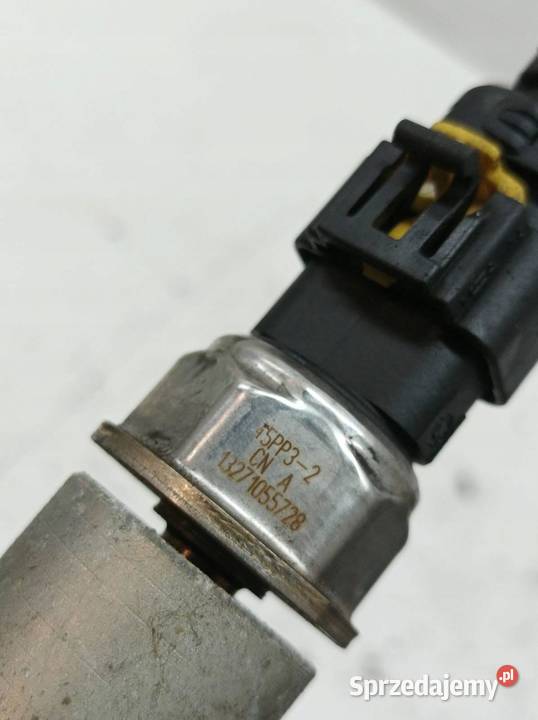 LISTWA WTRYSKOWA 13271055728 Opel Astra IV 2009