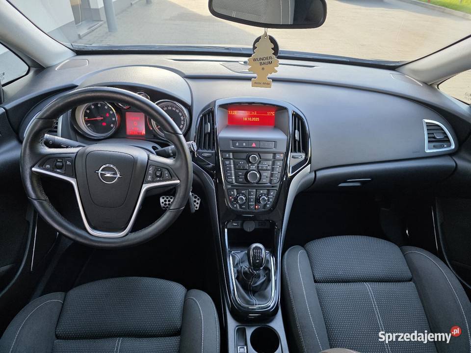 Opel astra J 14 turbo 2010r igła podgrzewane fotele Ładna
