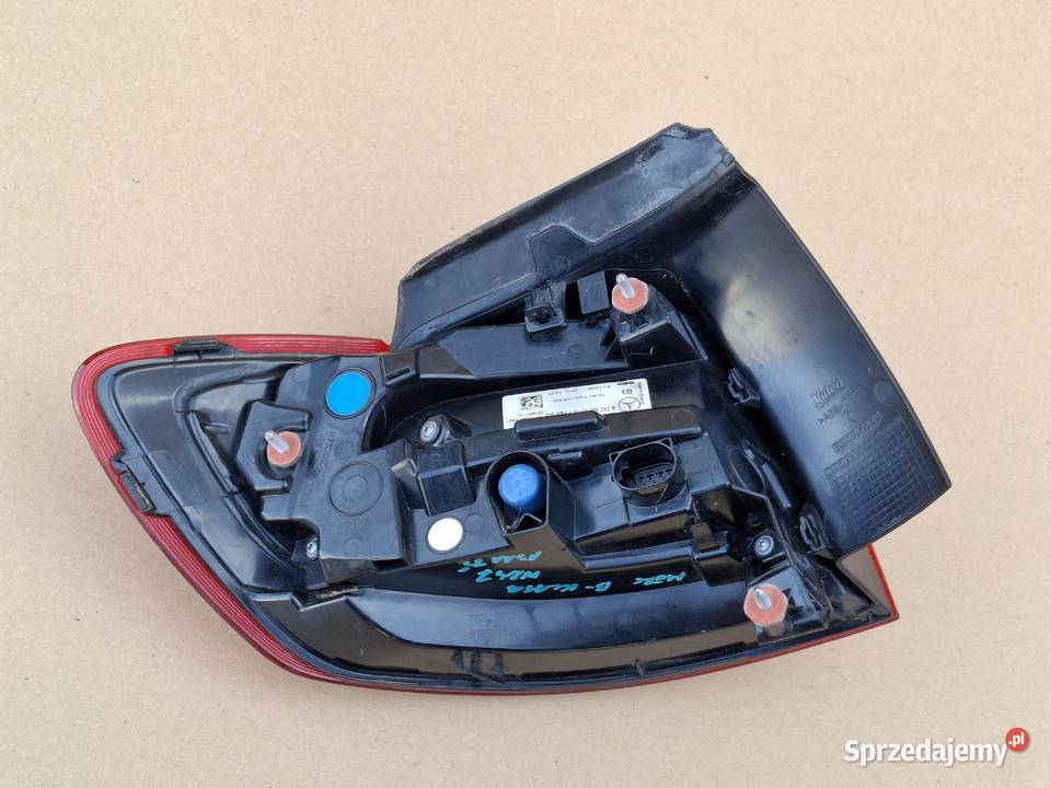MERCEDES BKLASA W247 LAMPA PRAWY TYŁ LED PRAWA Bieleń