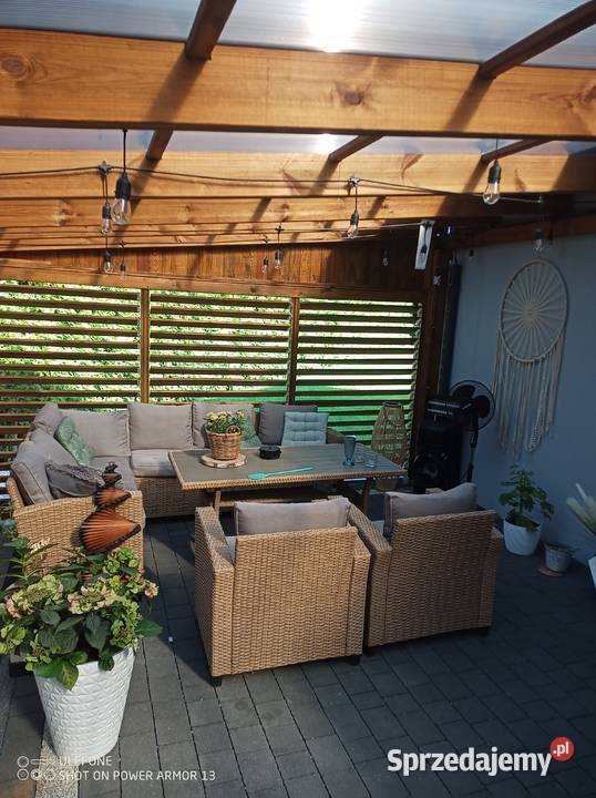 Zadaszenie z ruchomymi drewnianymi żaluzjami Książki