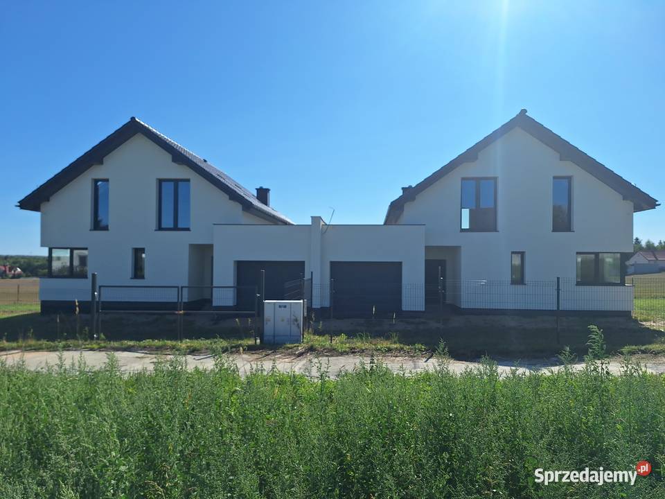 Dwa nowoczesne domy jednorodzinne na działce blisko 2039 m²
