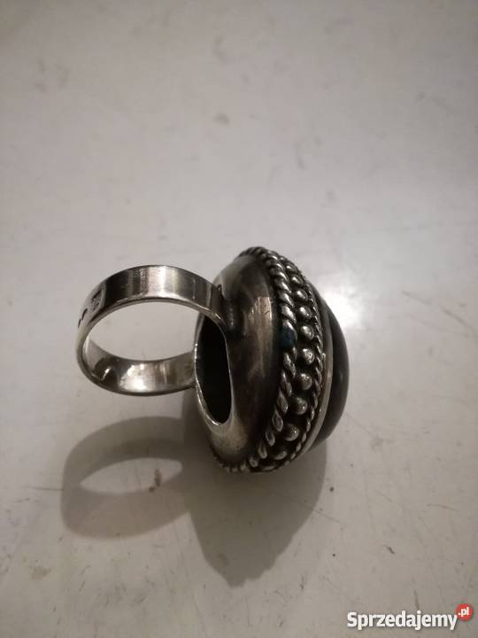 Unikatowy srebrny pierścionek ORNO z onyksem Kraków