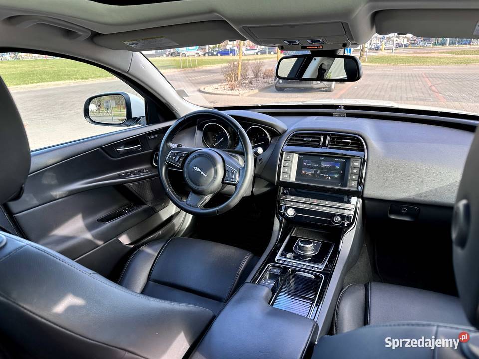 Jaguar XE 2018 20 250 automat wymianie rozrządu benzyna Białystok