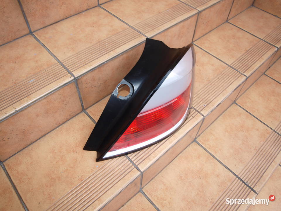 Opel Astra 3 H lampa prawa tył hatchback 2004 Kalisz