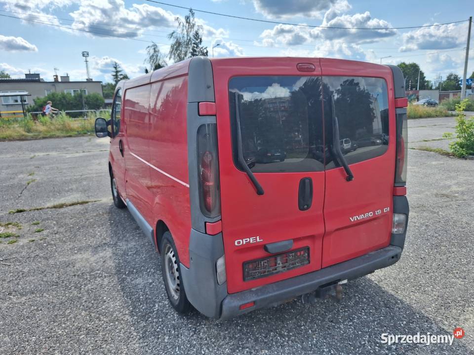 Opel Vivaro furgon 3 osobowy 2001 czerwony Furgony Częstochowa