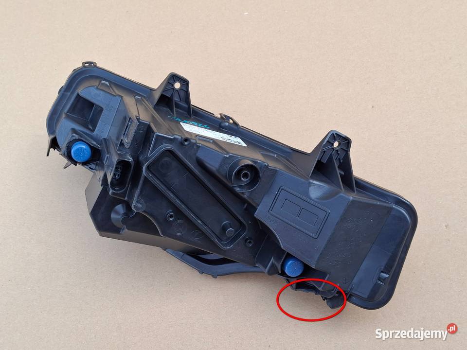 SKODA OCTAVIA IV 4 HALOGEN PRAWY LED LAMPA Lampy przeciwmgielne Bieleń