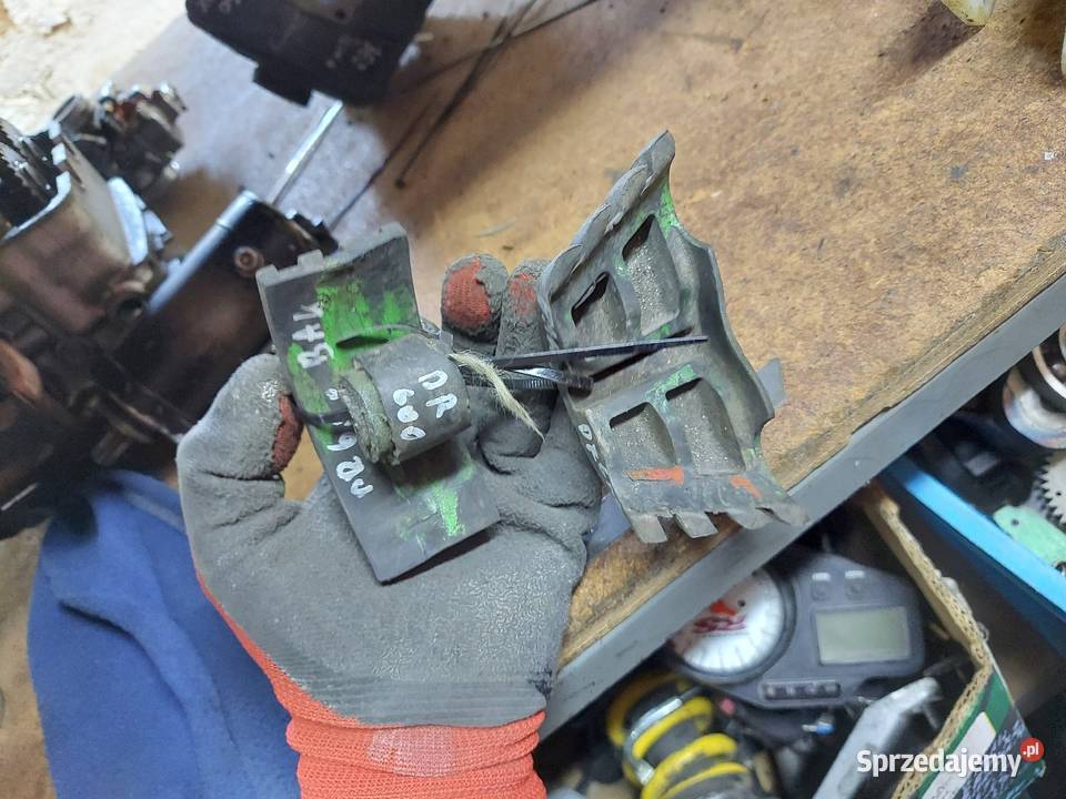 Suzuki DR 600 dr 650 gumy baku zbiornika Mocowania i uchwyty