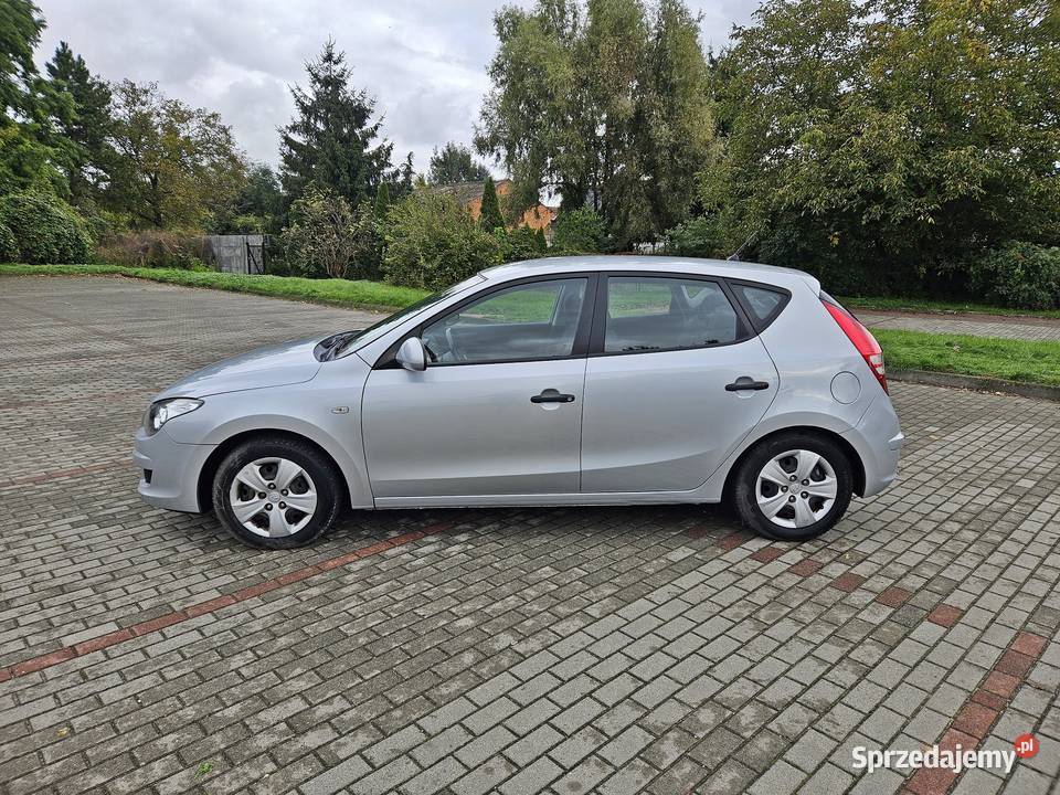 Hyundai i30 benzyna klimatyzacja 5 drzwi 1400cm3