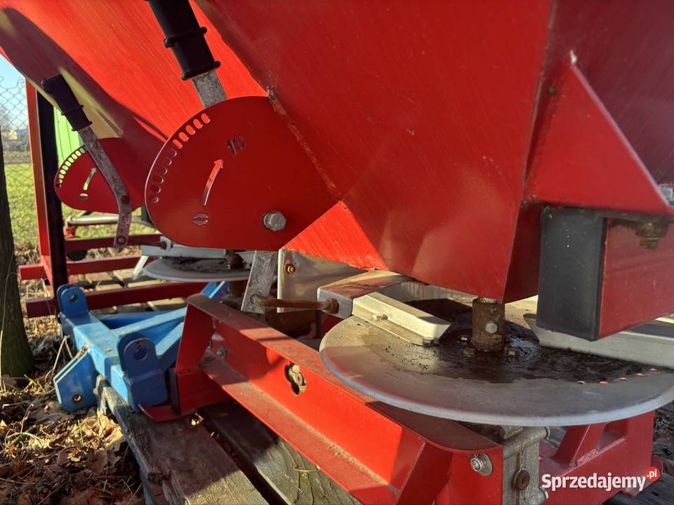 LIKWIDACJA GOSPODARSTWA Sprzedam rozsiewacz Ostrówiec