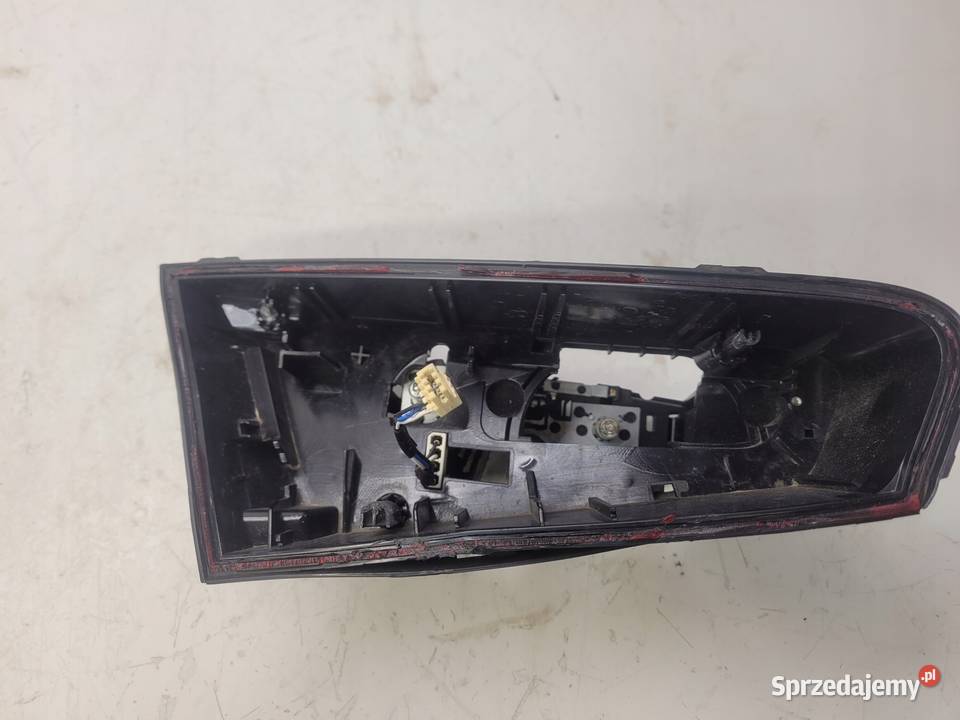 WKŁAD LAMPY LEWY TYŁ AUDI A3 8V 3D 8V3945093B Przystajń
