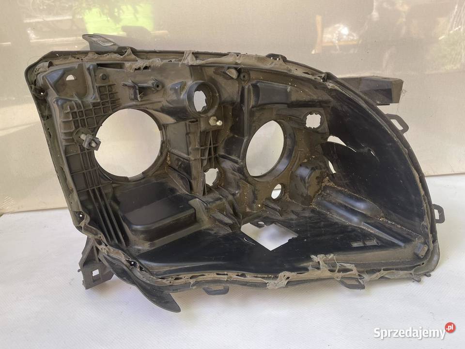 TOYOTA AVENSIS T25 PRAWA OBUDOWA LAMPY