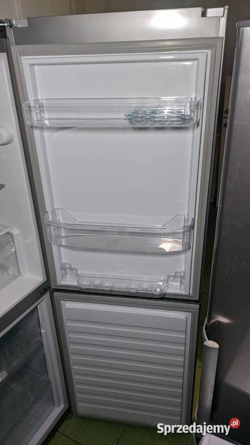 Lodówka Bauknecht w pełni sprawna wysokość 175 kujawsko-pomorskie Dobrzyń nad Wisłą