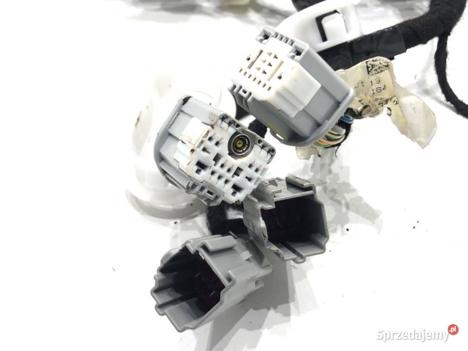 WIĄZKA KLAPY FORD ESCAPE IV MX6T14B562 20 250 Klapy bagażnika