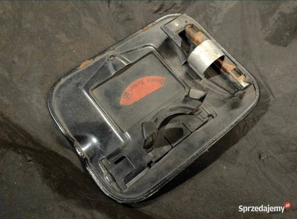 Klapka wlewu paliwa BMW e32