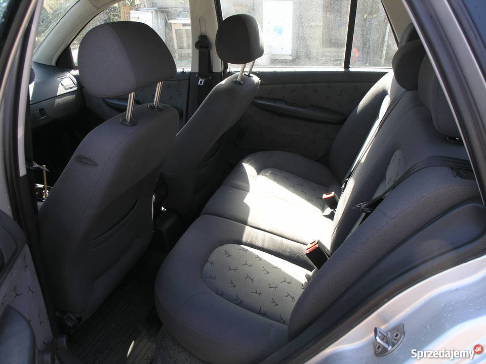 Komplet foteli Fabia 1 Elegance 2004 poduszki Rok produkcji 2004 Części Mieścisko