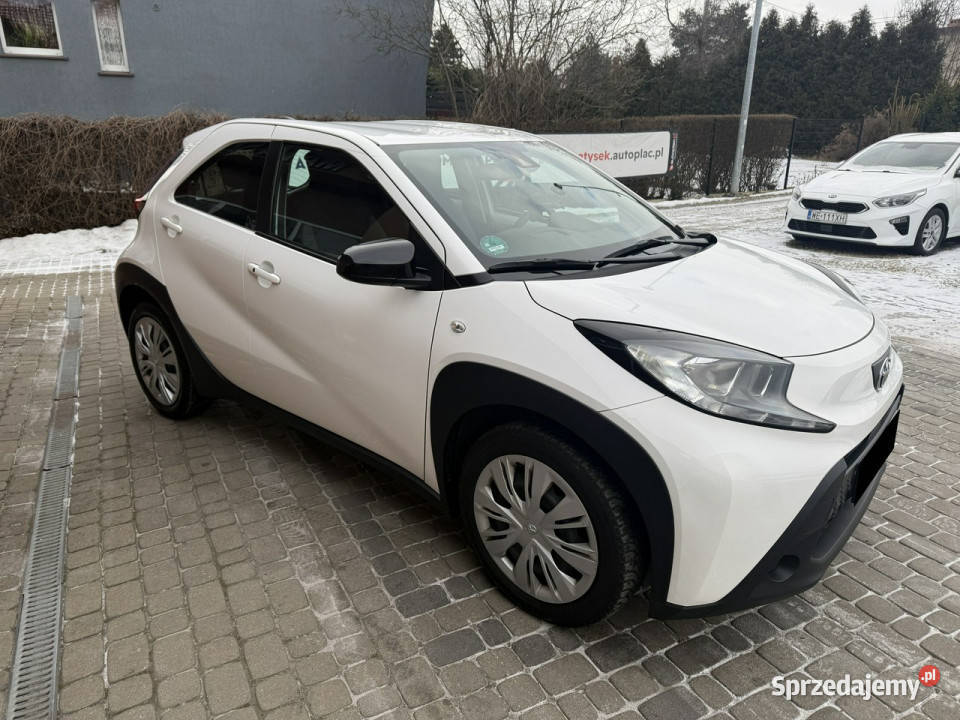 Toyota Aygo X 10 72 Klimatronik Kamera CarPlay czujnik zmierzchu Orzech