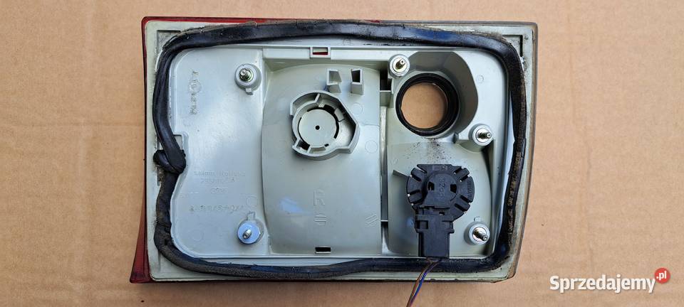 Lampa tylna prawa w klapę 8A0945084H Audi 80 B4 Luzino sprzedam