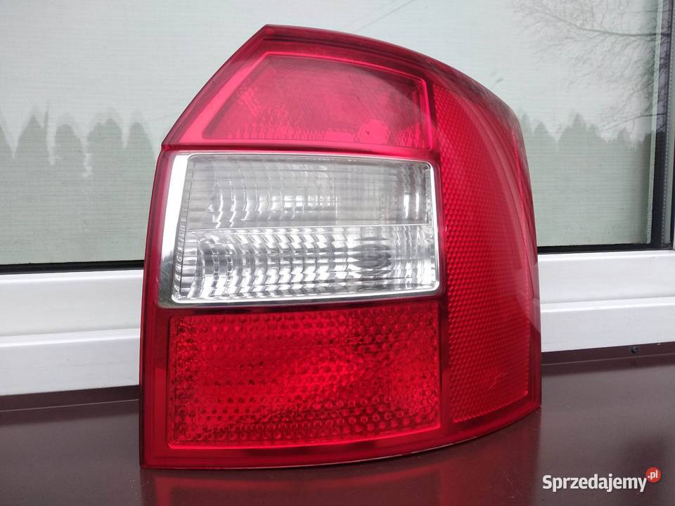 Audi A4 B6 Avant kombi lampa tył tylna prawa Sieradz