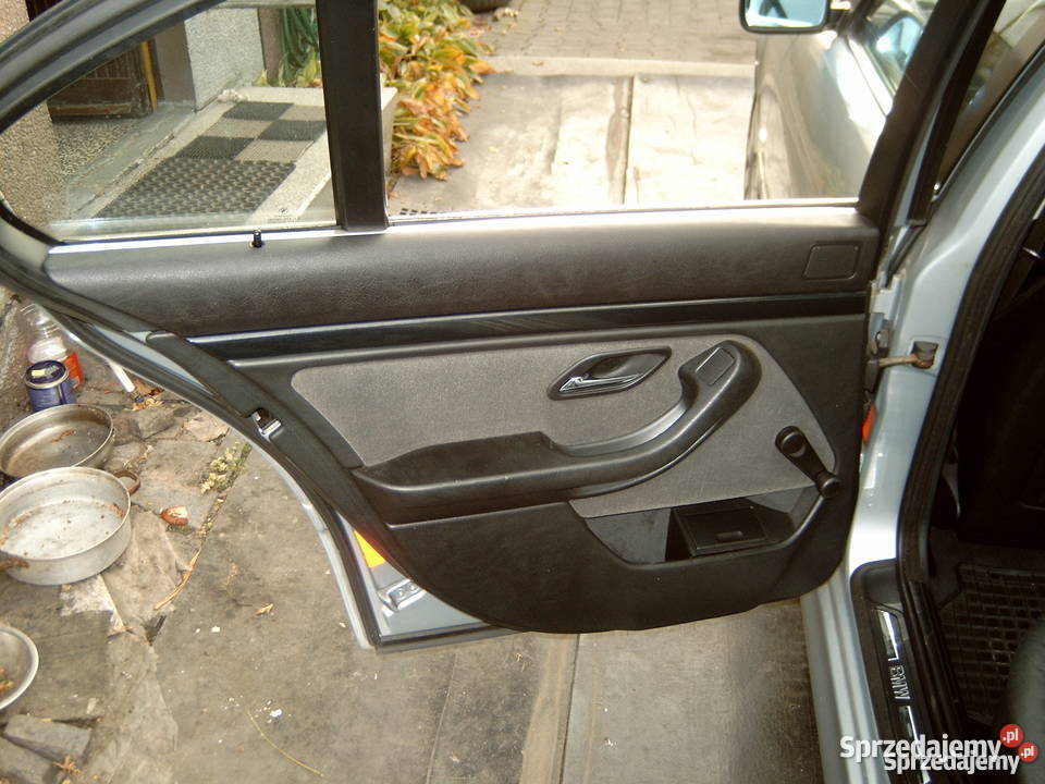 BOCZEK TAPICERKA DRZWI LEWY TYŁ BMW E39 tapicerki samochodowe Rogów sprzedam