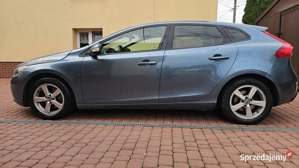 Volvo V40 16 T3 150 Lift 2012r Kamera 2 kpl kół lakier metallic Zarszyn sprzedam