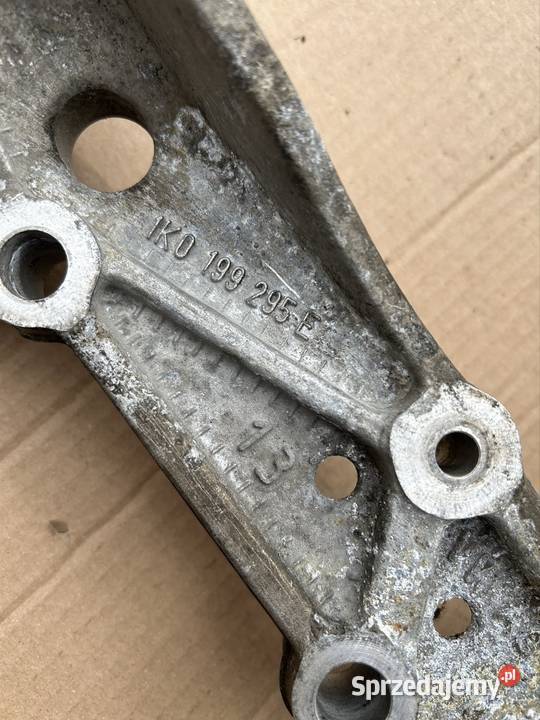 Wspornik wahacze lewy przód golf 5 1k0199295e