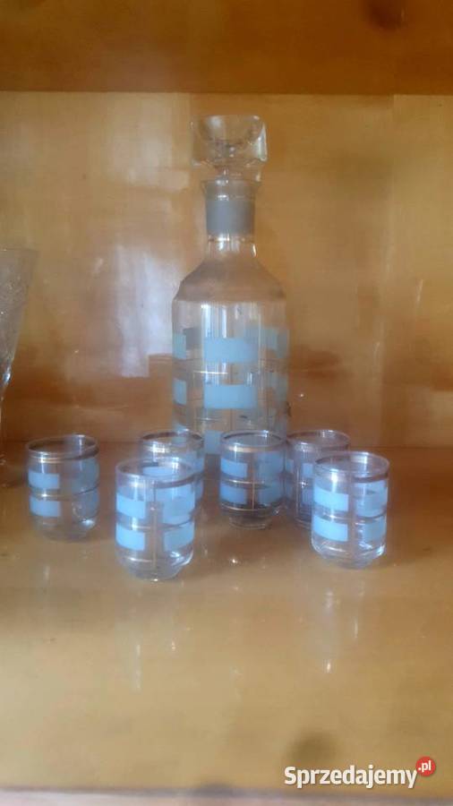 Szklana karafka z kieliszkami z okresu Prl Opole