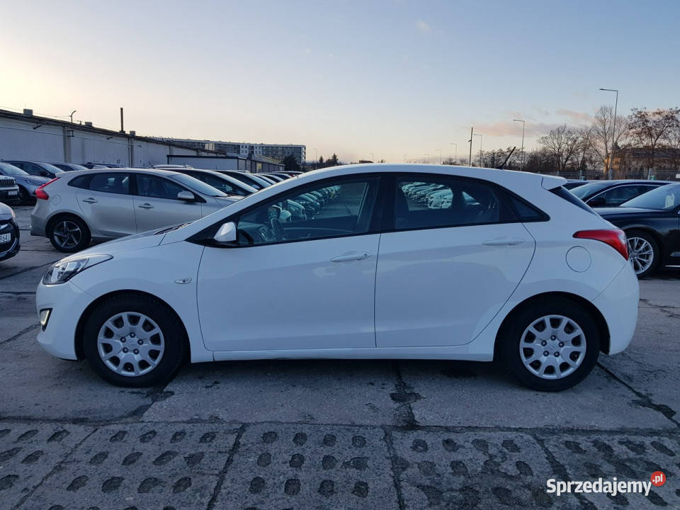 Hyundai i30 14 Benzyna Klima Zarejestrowany światła do jazdy dziennej i30 sprzedam