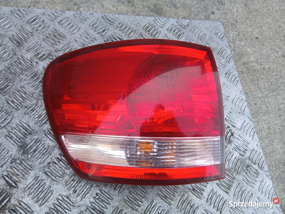 Lampa lewa tył Toyota Avensis Verso 0103r osobowe Radłów sprzedam