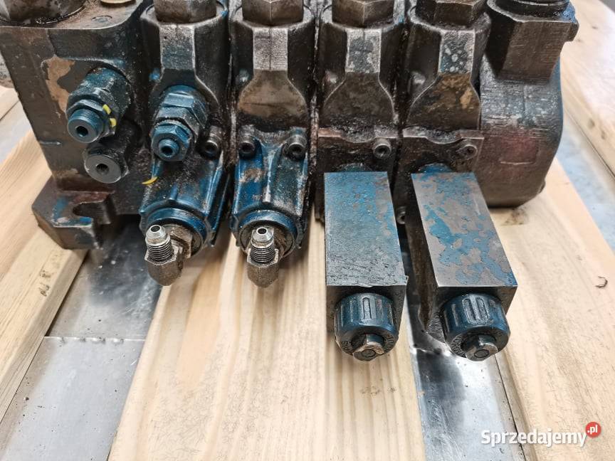 Holland LM 5060 Rozdzielacz hydrauliczny Wilkowo