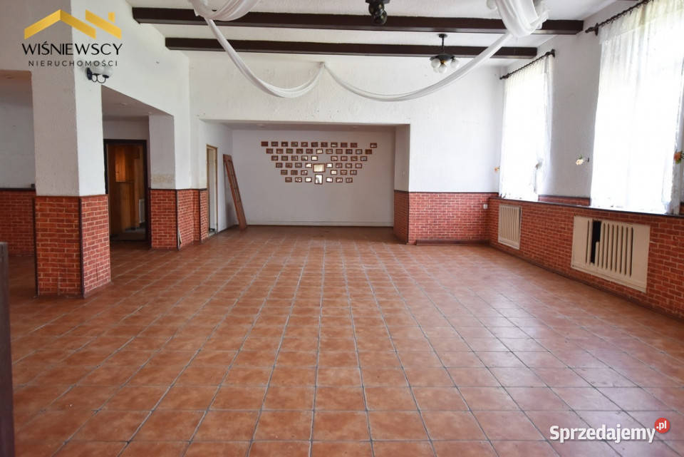 Dwór z pałacem i stajnią w Goraju sprzedam