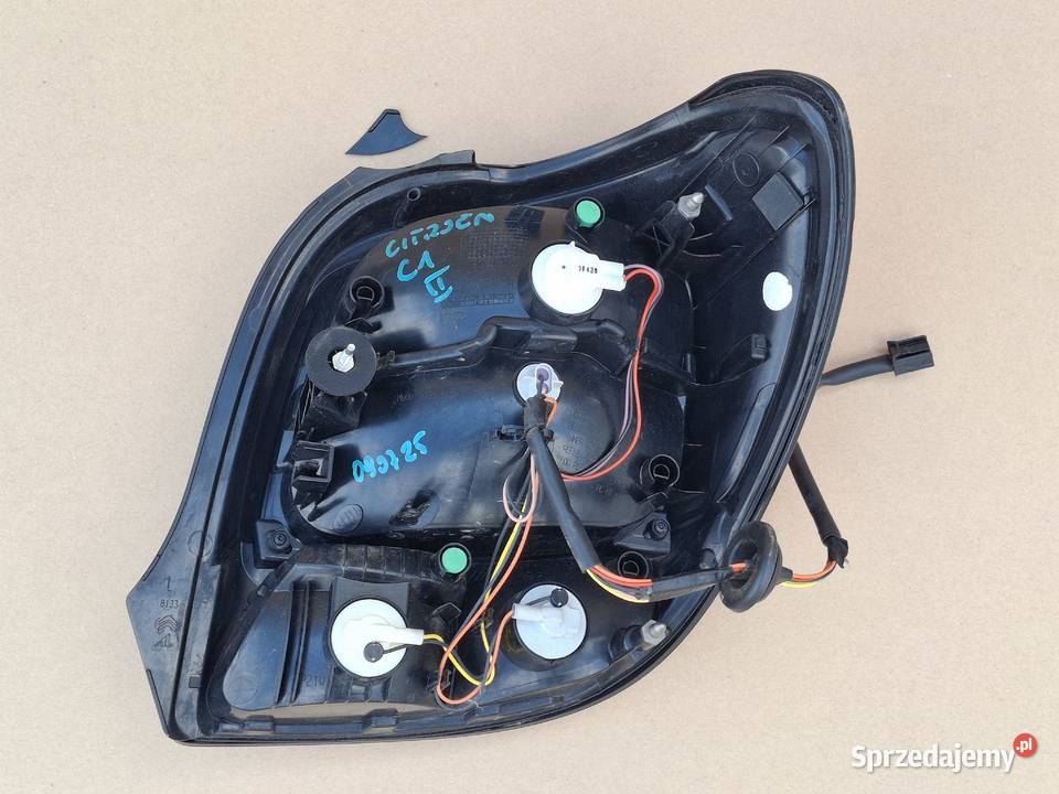 CITROEN C1 II LAMPA LEWY TYŁ LEWA TYLNA ORYGINAŁ osobowe Lampy tylne Bieleń
