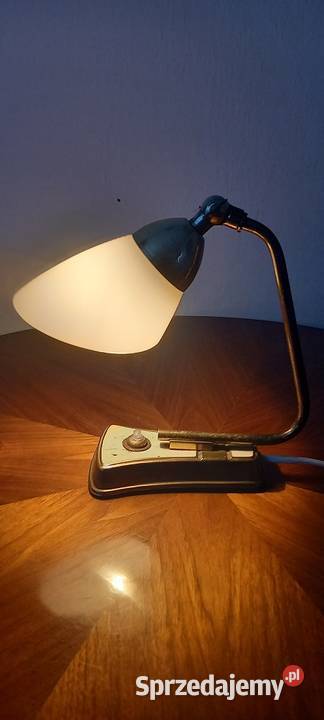Małamosiężna lampka nocna z kloszem z lat 5060 łódzkie