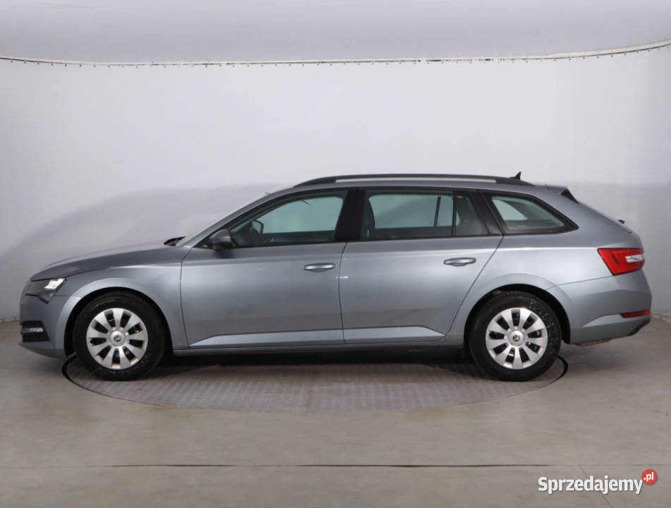 Skoda Superb 15 TSI światła LED