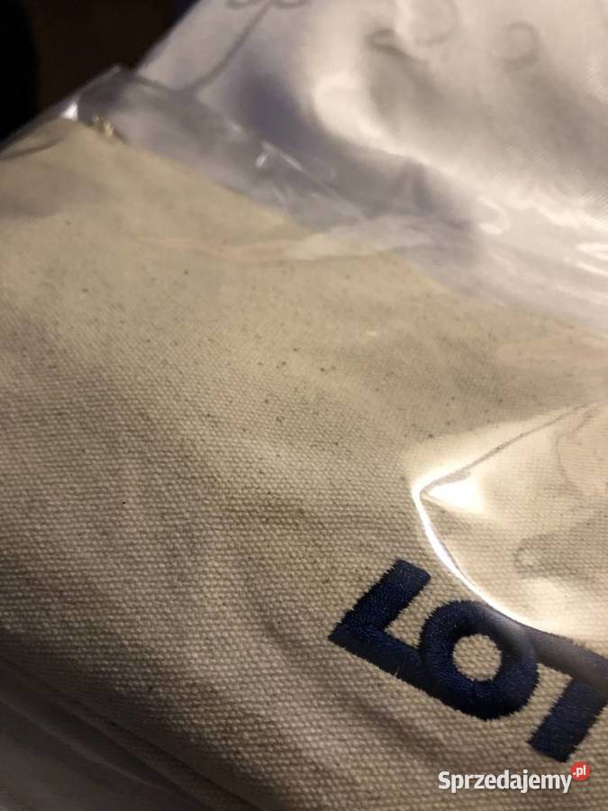 saszetka podróżna kosmetyki wygodna logo LOT Zegrze