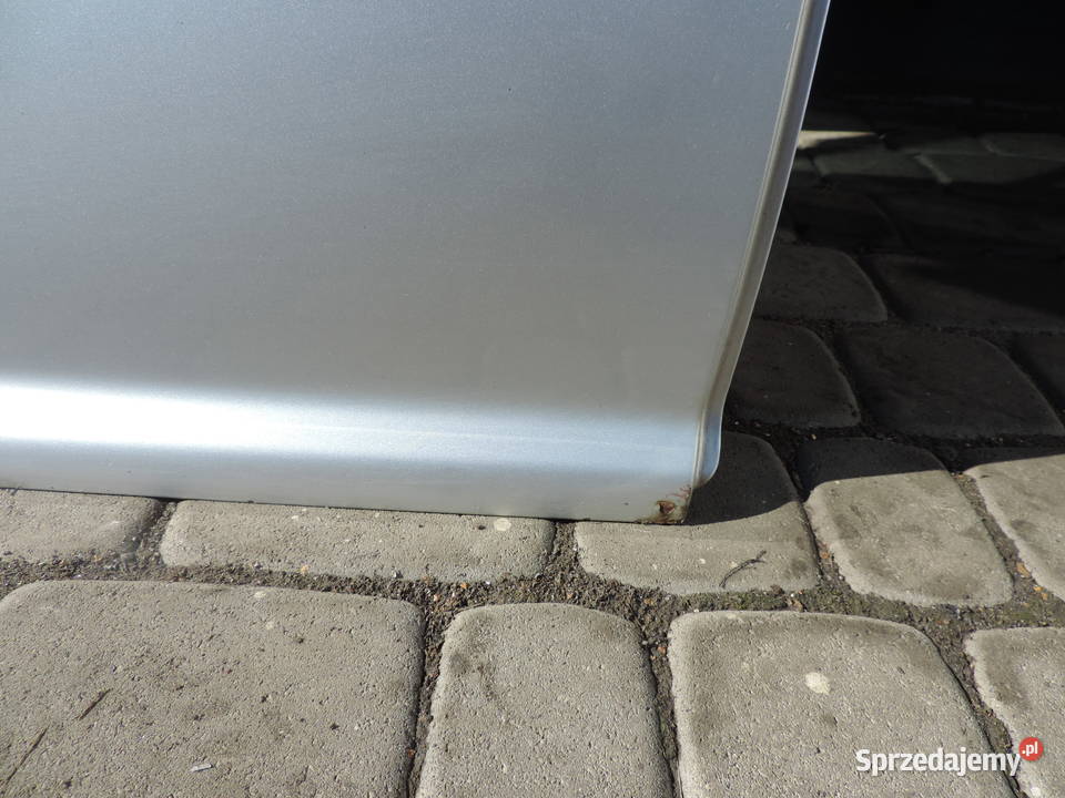 VOLKSWAGEN GOLF IV 5D DRZWI PRAWY TYŁ LA7W osobowe Nowy Sącz