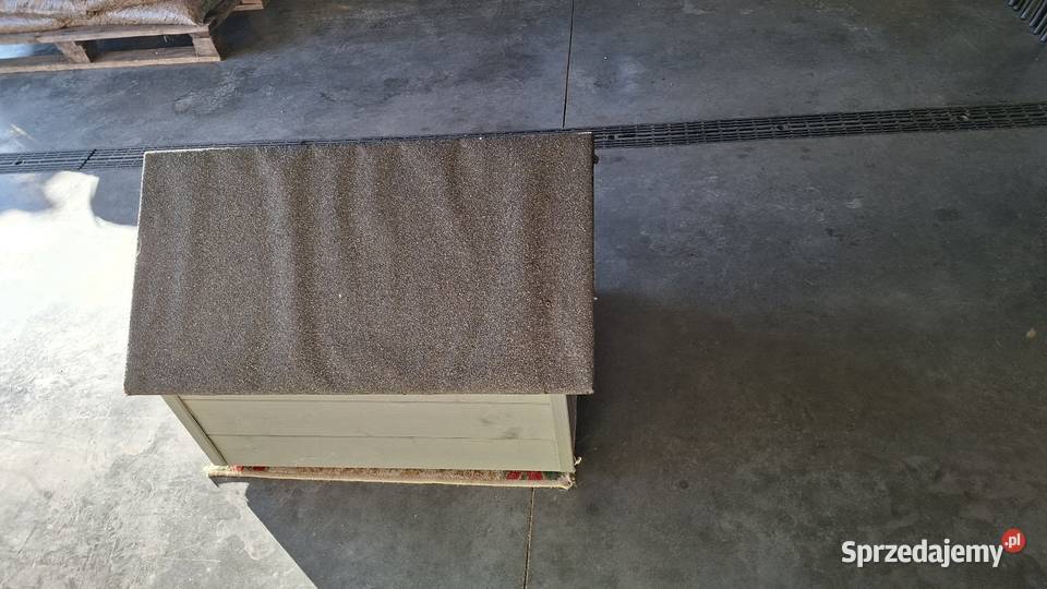 Ocieplana buda psa kota Dębica