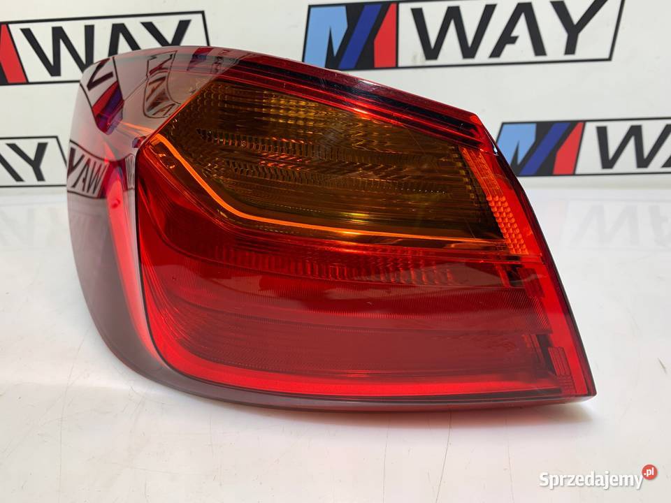 BMW F40 LAMPA LEWY TYŁ LEWA W BŁOTNIK EUROPA Oświetlenie