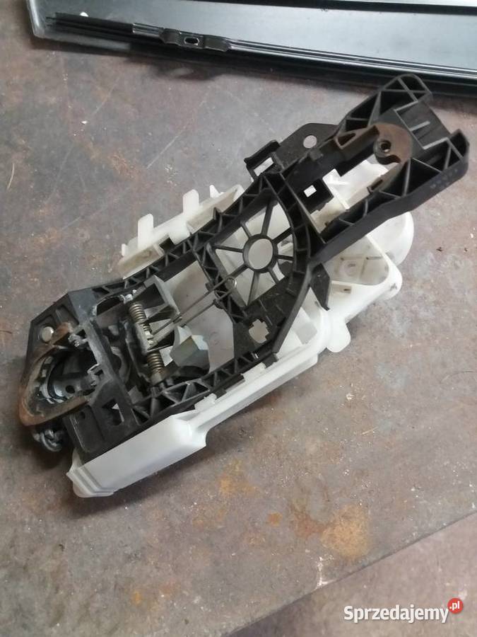 VW PASSAT B6 MOCOWANIE KLAMKI LEWY PRZÓD Wola