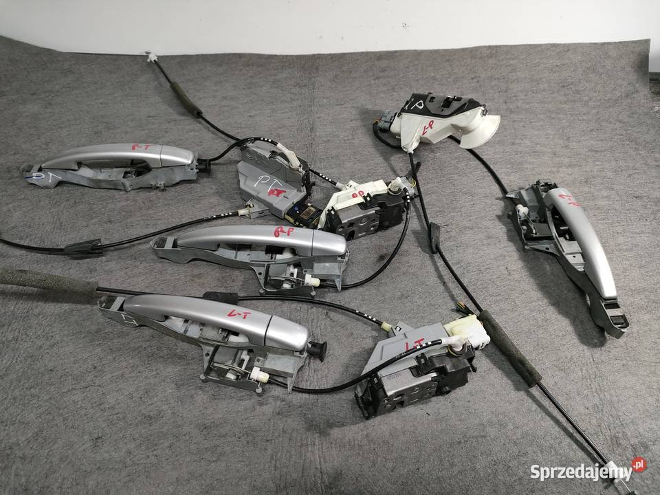 Peugeot 308 I T7 klamka zamek drzwi