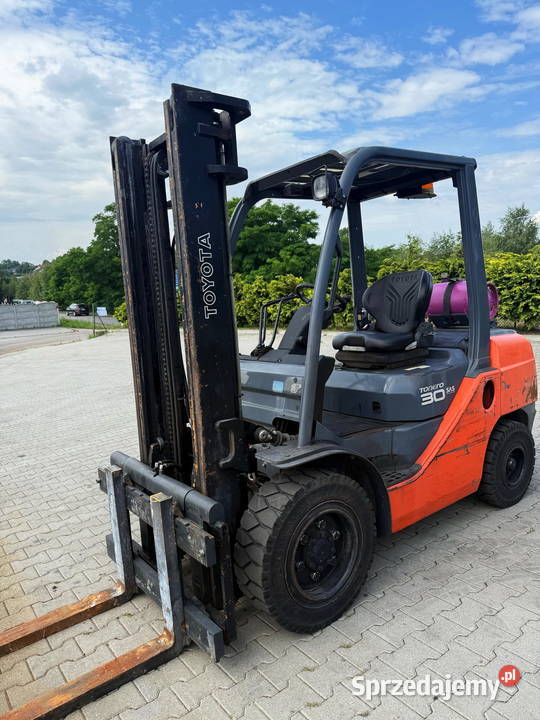 wózek widłowy TOYOTA 028FGF30 LPG 3000 330m Działoszyn sprzedam