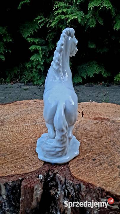 Porcelanowa Szkliwiona biała figurka konia Świecie