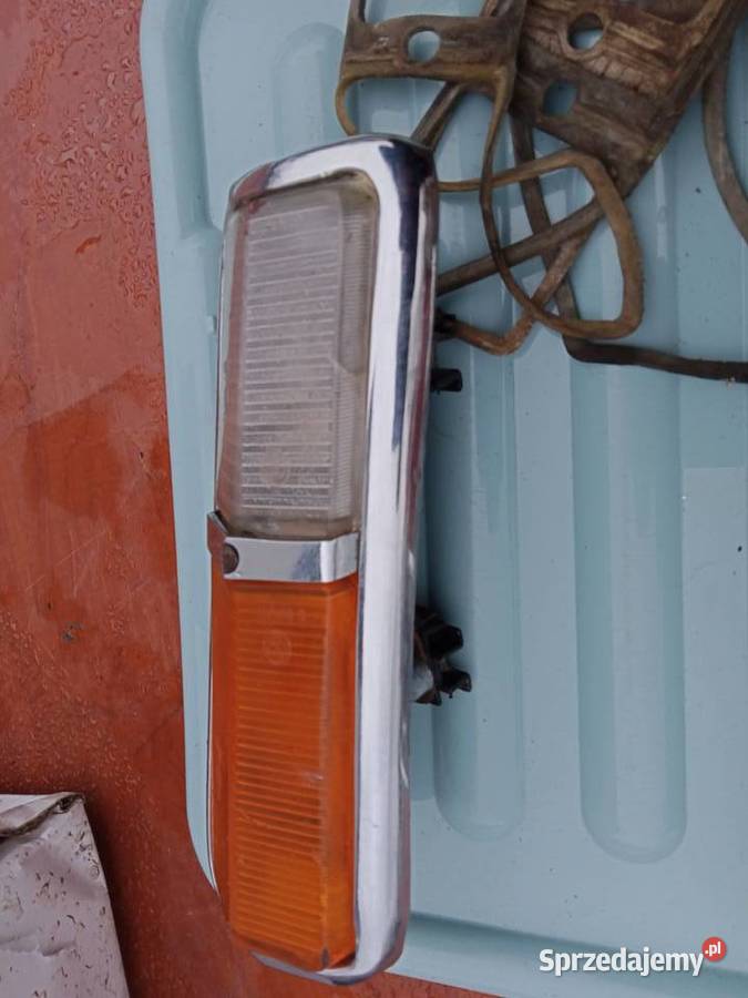 Fiat 125p 1300 kierunkowskazy L i P przednie 68 Stalowa Wola