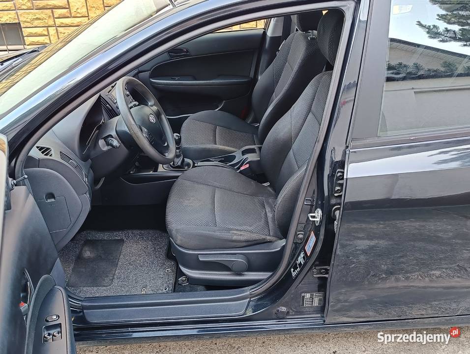 Hyundai i30 14i 109 216 2010r Czarny Klima czarny Trzcianka