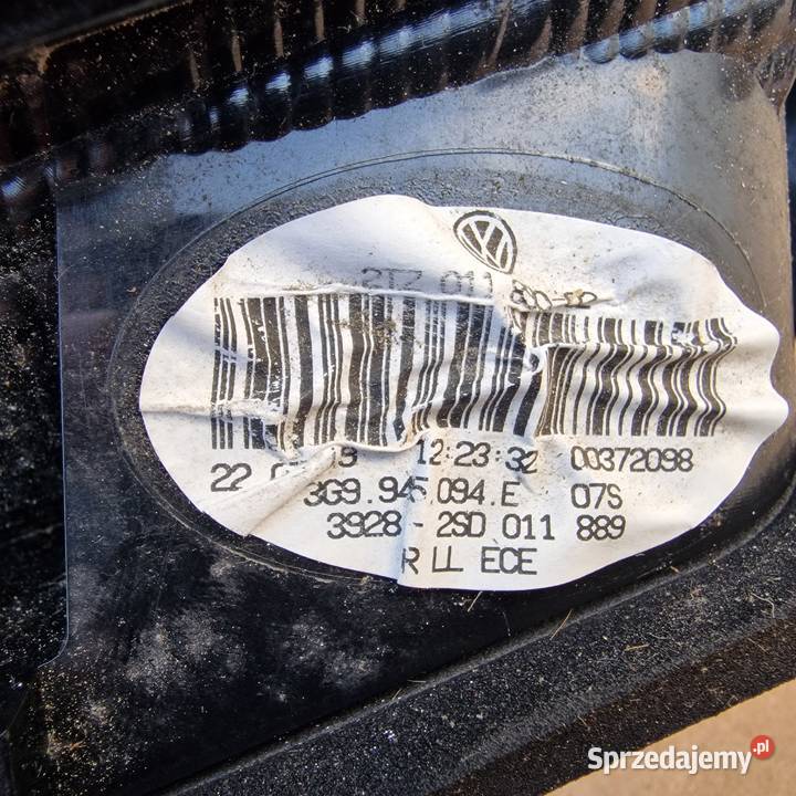 VW PASSAT B8 KOMBI LAMPA PRAWA TYLNA W KLAPĘ lubuskie Bieleń