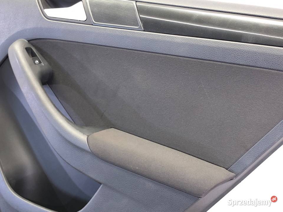 BOCZEK DRZWI PRAWY TYŁ VW JETTA IV SedanLimuzyna