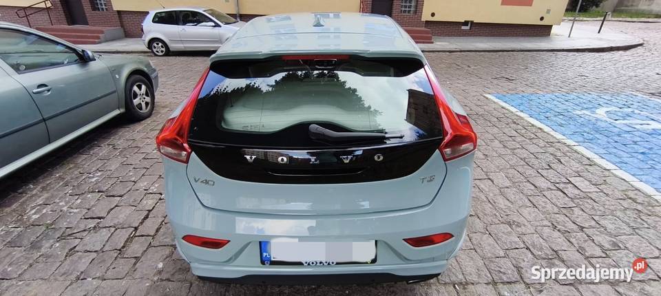Volvo V40 Benzyna Garażowane Harman Kardon Zarejestrowany w Polsce Stargard sprzedam