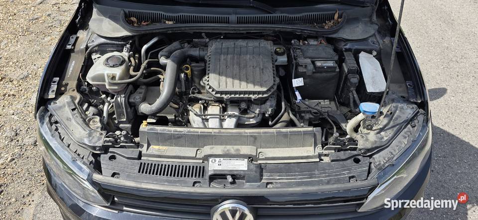 Volkswagen polo 10 mpi lekko uszkodzony