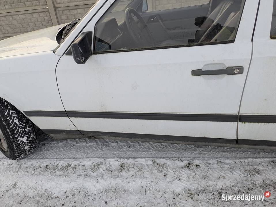 W124 Mercedes Benz wąska listwa 230e 23 benzyna uszkodzony